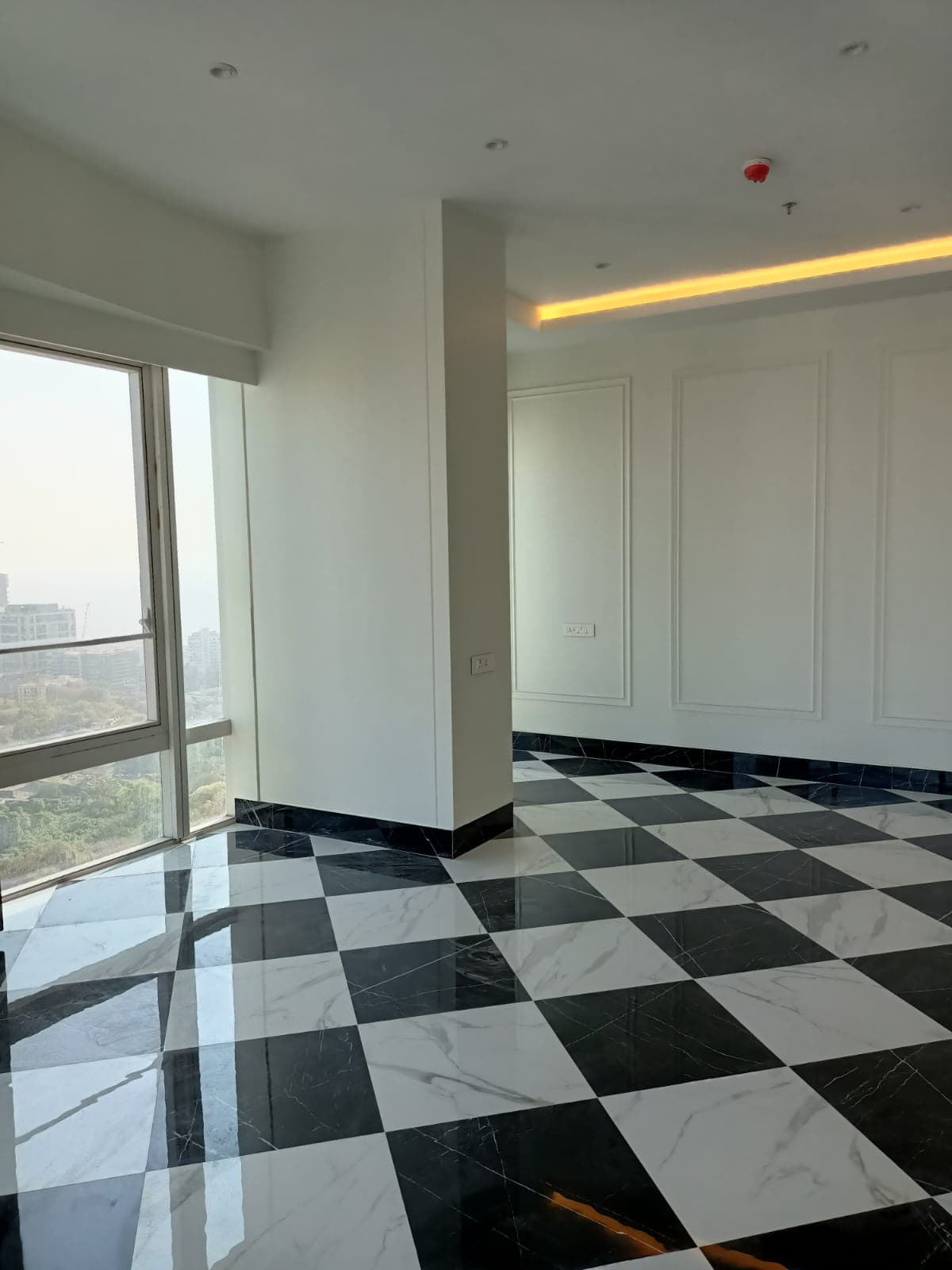 Stunning 4 Bhk in Indiabulls Blu view 2