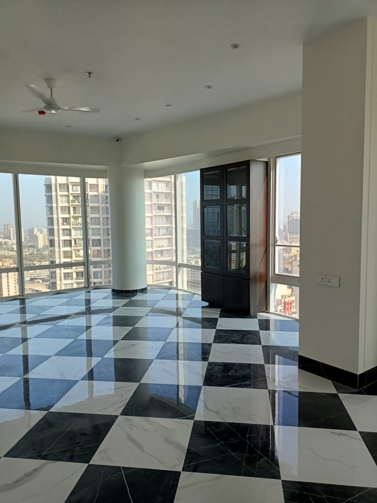 Stunning 4 Bhk in Indiabulls Blu view 4