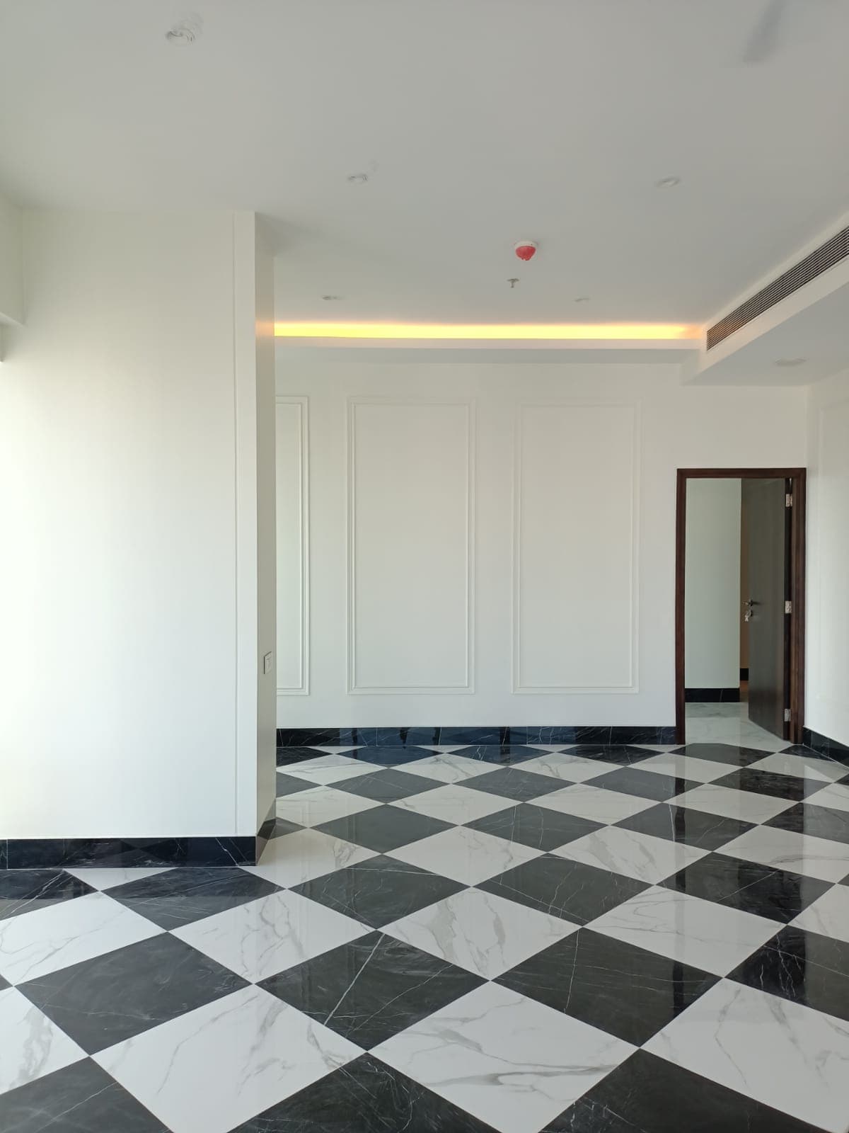 Stunning 4 Bhk in Indiabulls Blu view 10
